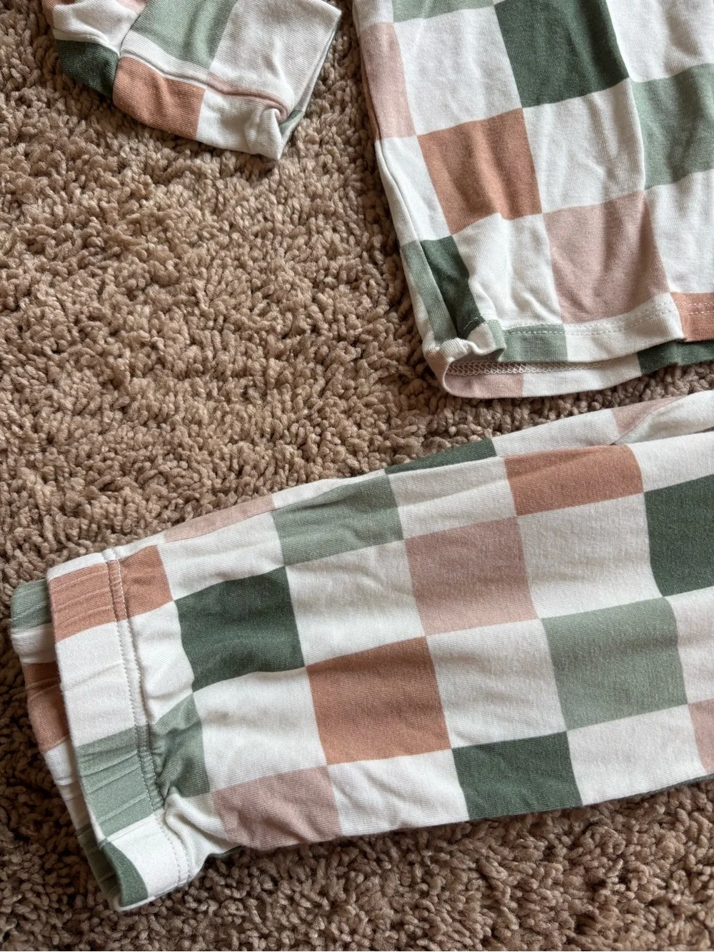 Posh Peanut Checkered Pajama Set: 3T-4T